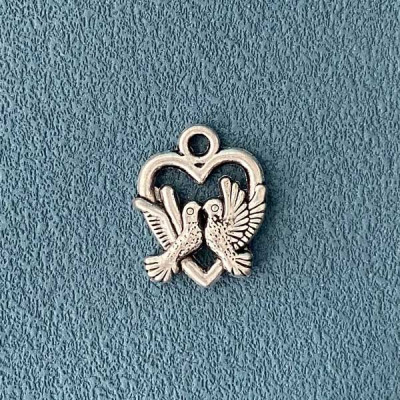 Подвеска Свадебные голуби  3D 18х15 мм цвет  антич. серебро 1 шт., шт